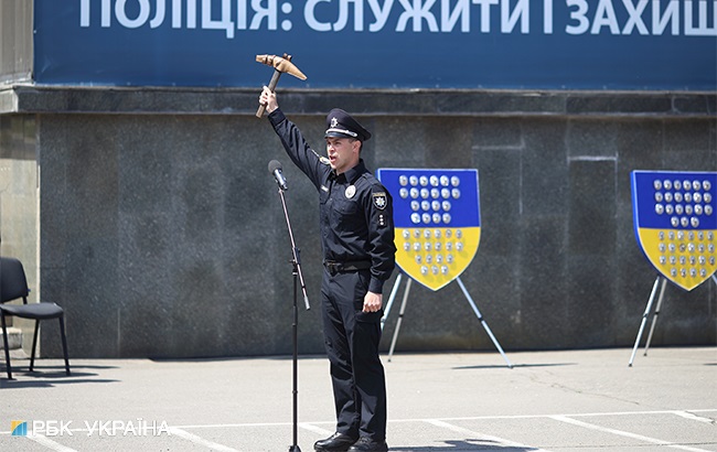 &quot;Сталева дисципліна&quot;: фоторепортаж із першого випуску Академії патрульної поліції в Києві